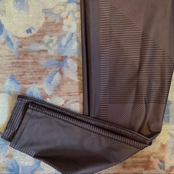 Inner Fire Black Lines Leggings - Size 10 - Picture 2 of 3